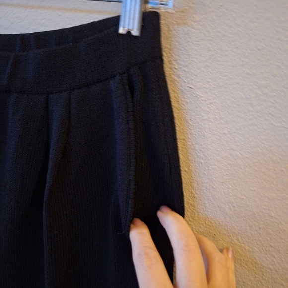 St. John Basics Santana Knit Black Pants Elastic Waist Pockets Womens size 6 - Picture 3 of 5